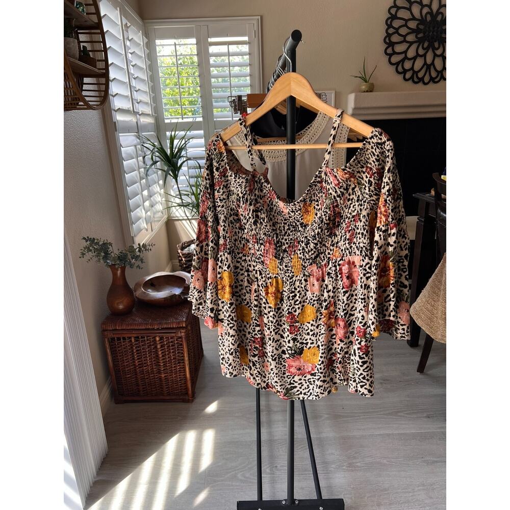 Torrid Blouse Womens Size 2 Babydoll Crinkle Gauze Smocked Leopard Floral Flirty - Picture 15 of 16